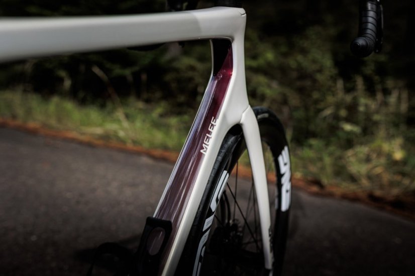 Silniční kolo Enve Melee, Shimano Dura-Ace Di2 - Velikost kola: 56