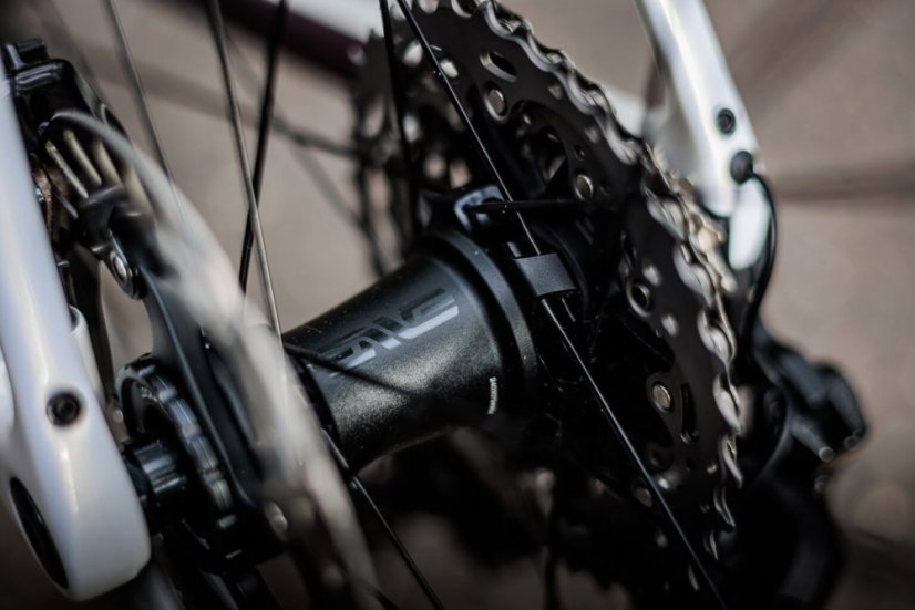 Silniční kolo Enve Melee, Shimano Dura-Ace Di2 - Velikost kola: 56