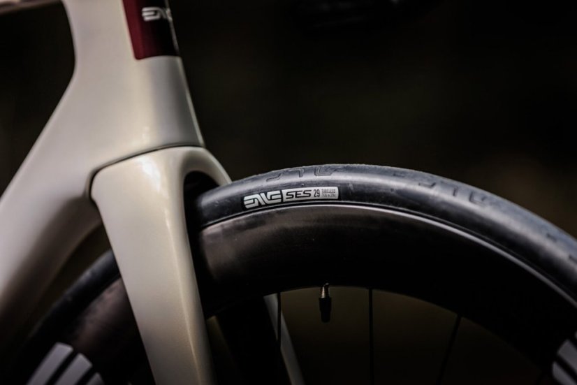 Silniční kolo Enve Melee, Shimano Dura-Ace Di2 - Velikost kola: 56